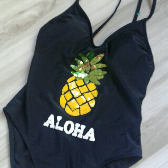 NWT One-piece swimming suit - Picture 3 of 3